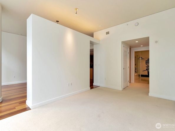 909 5th Ave 502, Seattle WA 98104
