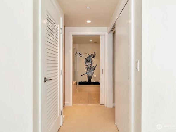 909 5th Ave 502, Seattle WA 98104