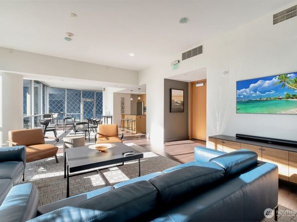 909 5th Ave 502, Seattle WA 98104