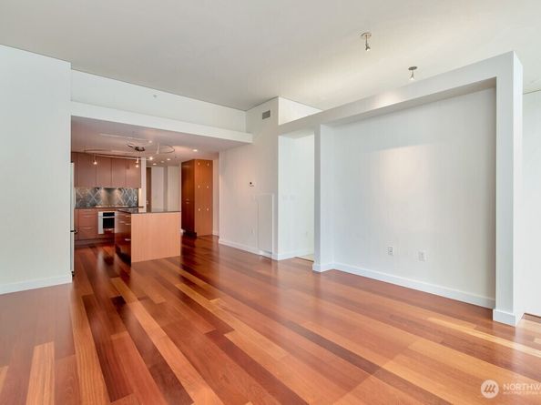 909 5th Ave 502, Seattle WA 98104