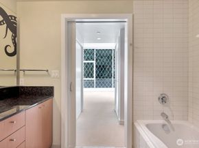 909 5th Ave 502, Seattle WA 98104