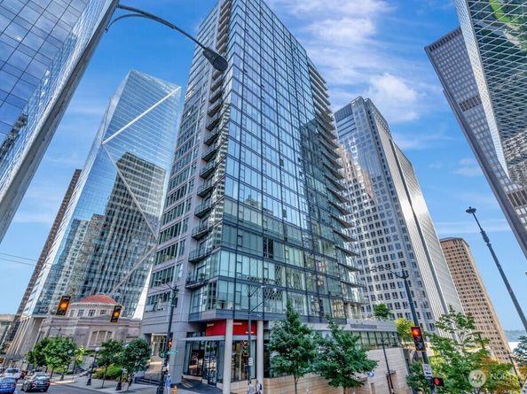 909 5th Ave 502, Seattle WA 98104