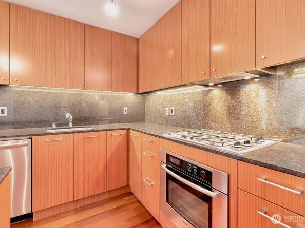909 5th Ave 502, Seattle WA 98104