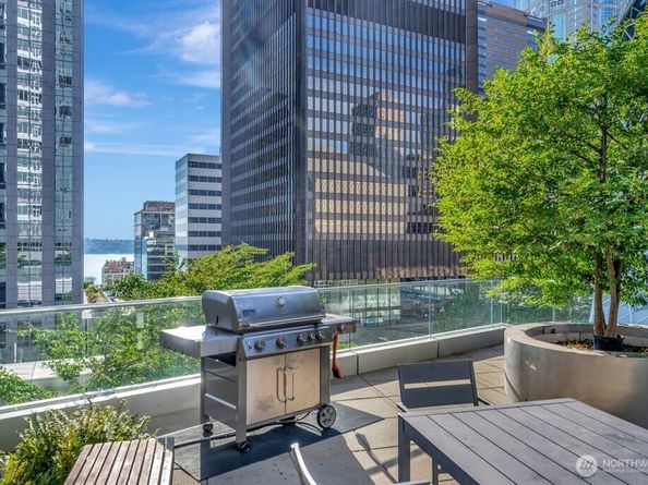 909 5th Ave 502, Seattle WA 98104