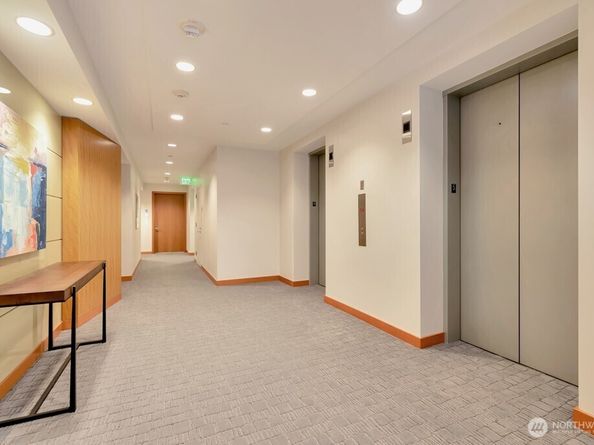909 5th Ave 502, Seattle WA 98104