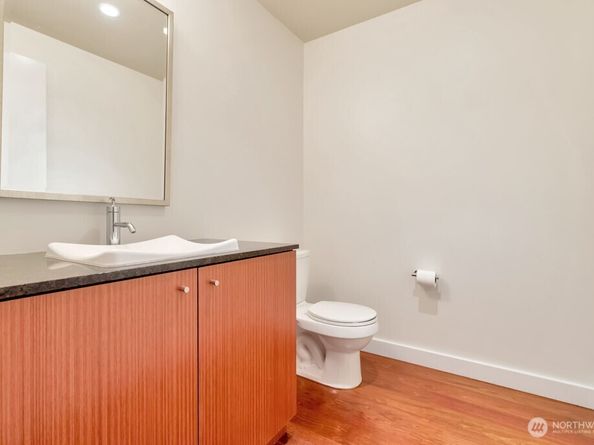 909 5th Ave 502, Seattle WA 98104