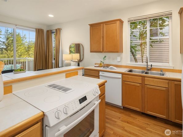 13021 NE 182nd Place B, Bothell WA 98011