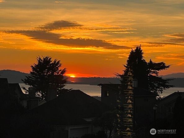 1604 28th Avenue W, Seattle WA 98199