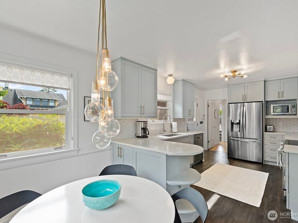 1604 28th Avenue W, Seattle WA 98199