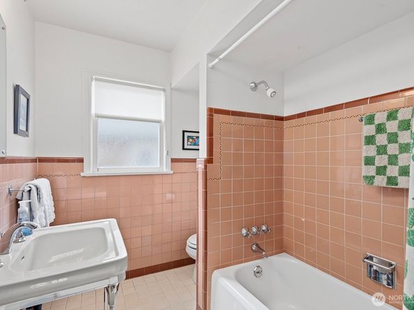 1604 28th Avenue W, Seattle WA 98199