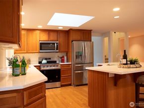 10761 Bill Point Crest NE, Bainbridge Island WA 98110