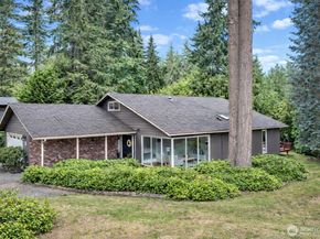 10761 Bill Point Crest NE, Bainbridge Island WA 98110