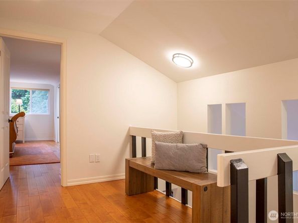 10761 Bill Point Crest NE, Bainbridge Island WA 98110