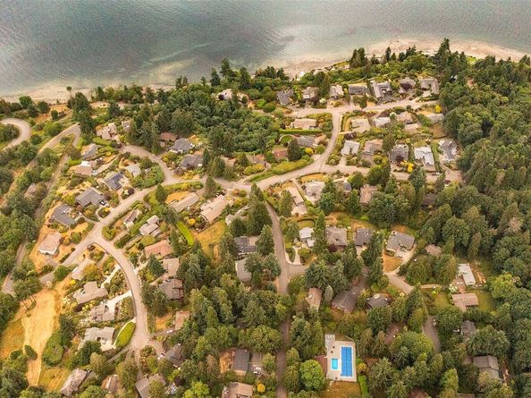 10761 Bill Point Crest NE, Bainbridge Island WA 98110