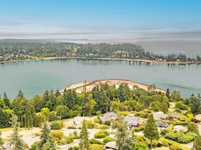 10761 Bill Point Crest NE, Bainbridge Island WA 98110