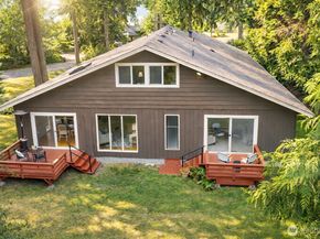 10761 Bill Point Crest NE, Bainbridge Island WA 98110