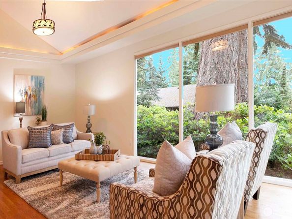 10761 Bill Point Crest NE, Bainbridge Island WA 98110