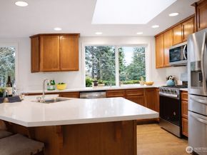 10761 Bill Point Crest NE, Bainbridge Island WA 98110