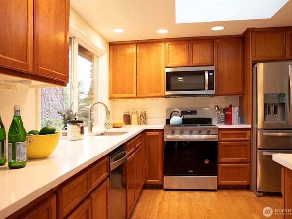 10761 Bill Point Crest NE, Bainbridge Island WA 98110
