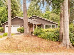 10761 Bill Point Crest NE, Bainbridge Island WA 98110
