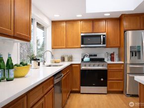 10761 Bill Point Crest NE, Bainbridge Island WA 98110