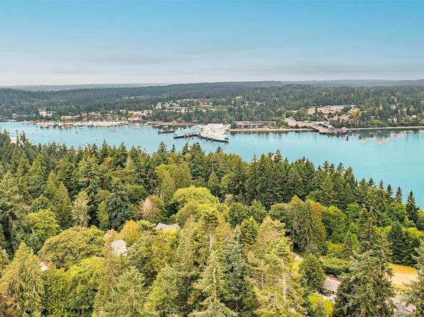 10761 Bill Point Crest NE, Bainbridge Island WA 98110