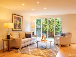 10761 Bill Point Crest NE, Bainbridge Island WA 98110
