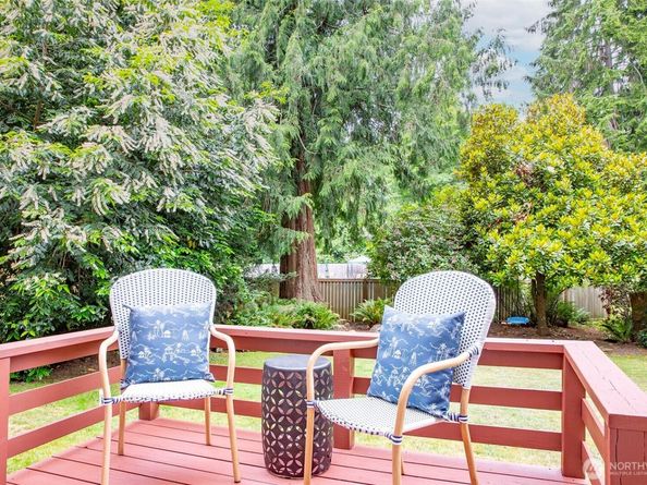 10761 Bill Point Crest NE, Bainbridge Island WA 98110