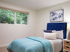 10761 Bill Point Crest NE, Bainbridge Island WA 98110