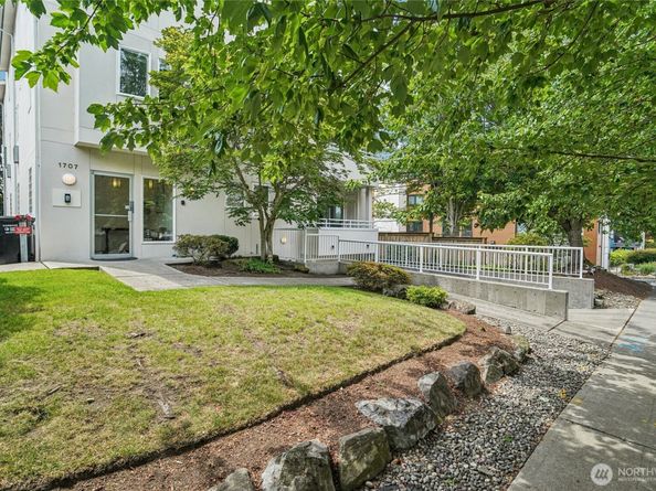 1707 NW 59th Street 302, Seattle WA 98107