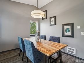 1707 NW 59th Street 302, Seattle WA 98107