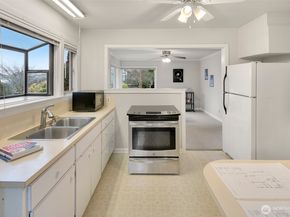 321 6th Avenue S, Kirkland WA 98033