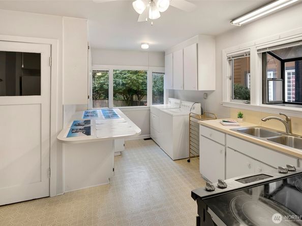 321 6th Avenue S, Kirkland WA 98033