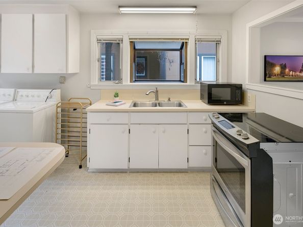 321 6th Avenue S, Kirkland WA 98033