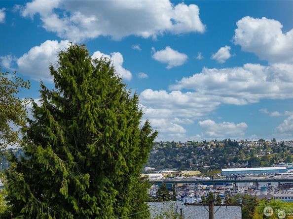 3710 25th Place W 401, Seattle WA 98199