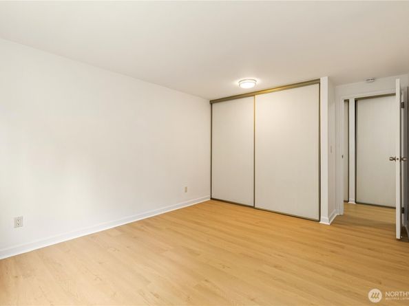 3710 25th Place W 401, Seattle WA 98199