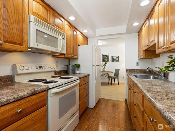 3710 25th Place W 401, Seattle WA 98199