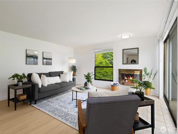 3710 25th Place W 401, Seattle WA 98199