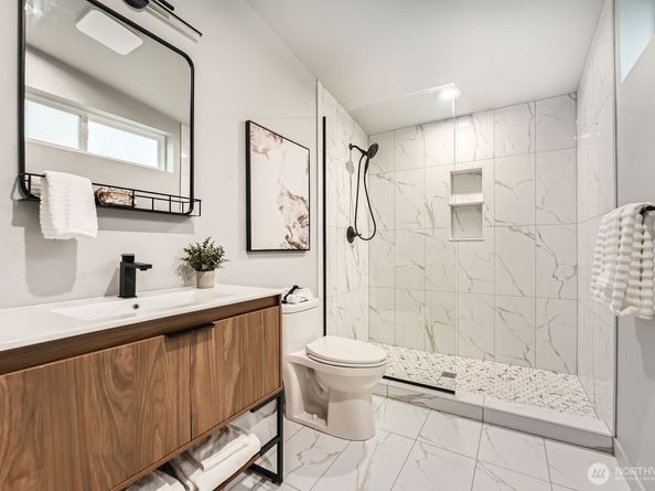 11825 59th Avenue S C, Seattle WA 98178