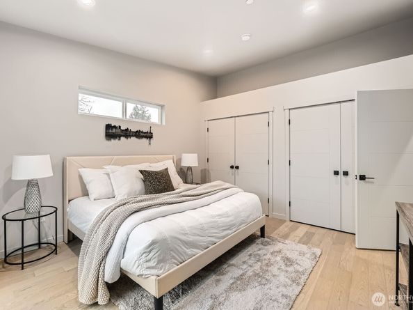 11825 59th Avenue S C, Seattle WA 98178