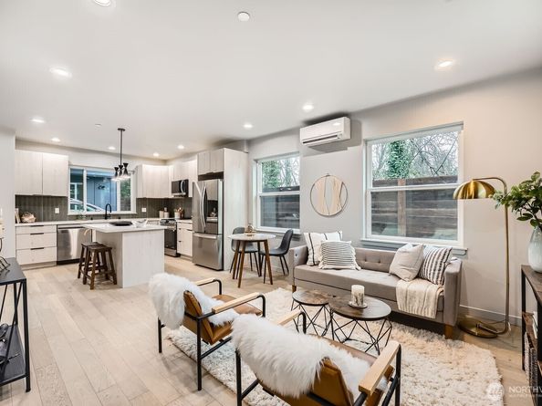 11825 59th Avenue S C, Seattle WA 98178