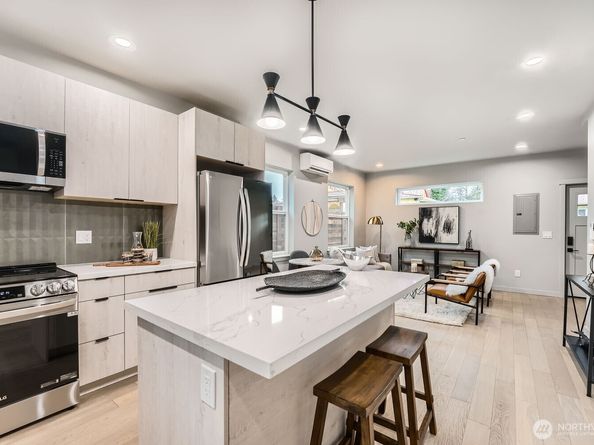 11825 59th Avenue S C, Seattle WA 98178