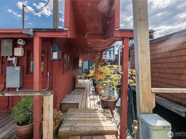 2035 Fairview Avenue E D, Seattle WA 98102