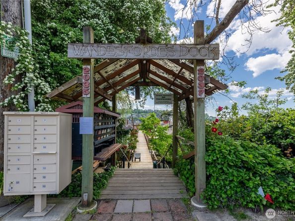 2035 Fairview Avenue E D, Seattle WA 98102