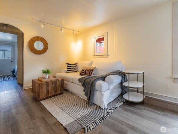 2035 Fairview Avenue E D, Seattle WA 98102