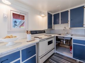 2035 Fairview Avenue E D, Seattle WA 98102