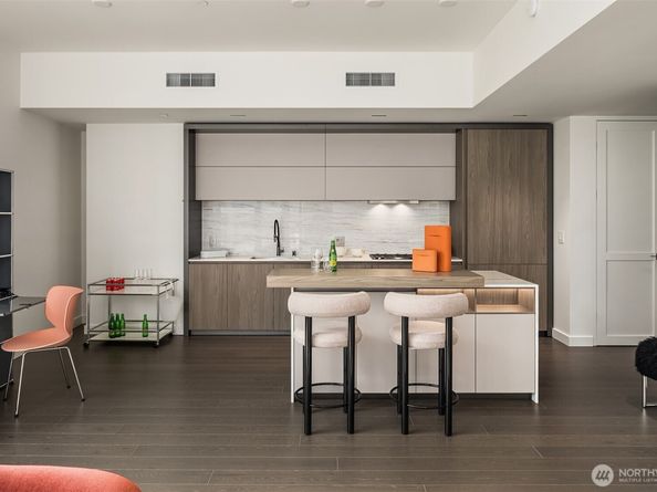 838 Avenue Square NE 309, Bellevue WA 98004