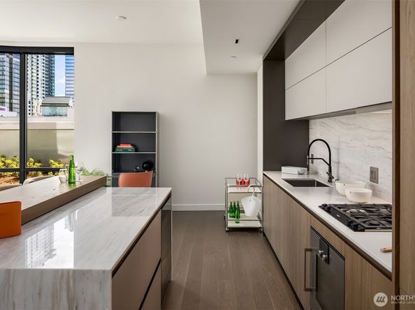 838 Avenue Square NE 309, Bellevue WA 98004