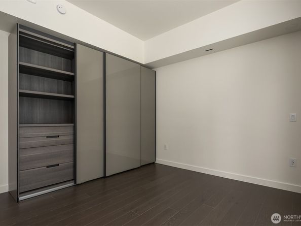838 Avenue Square NE 309, Bellevue WA 98004