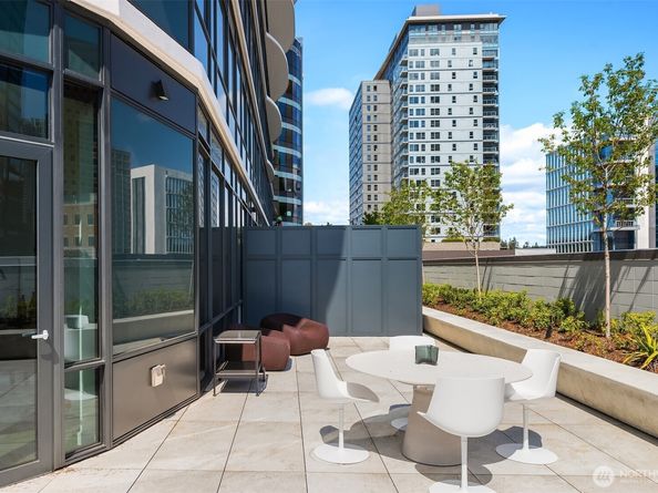 838 Avenue Square NE 309, Bellevue WA 98004